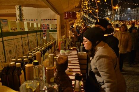 Start la Târgul de Crăciun: Mii de oameni au invadat Piața Unirii. Oradea s-a 'îmbrăcat' de sărbătoare (FOTO / VIDEO)