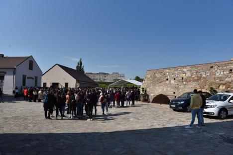 Târg de joburi și orientare în carieră, la Cetatea Oradea: Elevi din tot județul descoperă ce se cere pe piața muncii (FOTO)