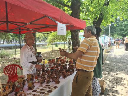 A început Târgul Meşterilor Populari. Ce pot găsi vizitatorii în Parcul Bălcescu din Oradea (FOTO / VIDEO)