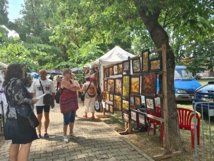 A început Târgul Meşterilor Populari. Ce pot găsi vizitatorii în Parcul Bălcescu din Oradea (FOTO / VIDEO)