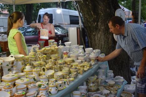 Târgul tradiţiilor. Meşterii populari îşi aşteaptă clienţii în Parcul Bălcescu (FOTO)