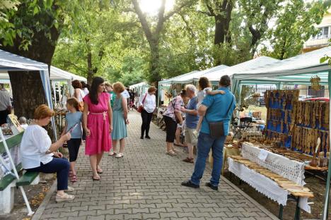 A început Târgul Meșterilor Populari în Oradea. Ce pot găsi vizitatorii în Parcul Bălcescu (FOTO / VIDEO)