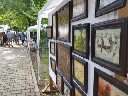 În lumea tradiţiilor. Meşterii populari şi-au expus creaţiile în Parcul Bălcescu din Oradea (FOTO / VIDEO)