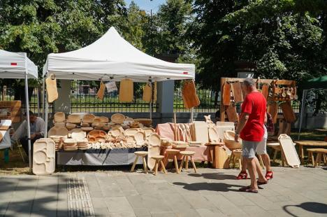 O nouă ediție a Târgului Meșterilor Populari. Ce au adus artizanii în Parcul Muzeului Țării Crișurilor din Oradea (FOTO)