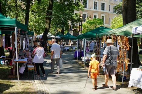 O nouă ediție a Târgului Meșterilor Populari. Ce au adus artizanii în Parcul Muzeului Țării Crișurilor din Oradea (FOTO)