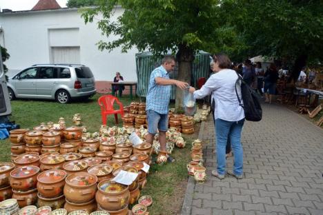 Lumea tradiţiilor. S-a deschis Târgul Meşterilor Populari în Parcul Bălcescu (FOTO/VIDEO)
