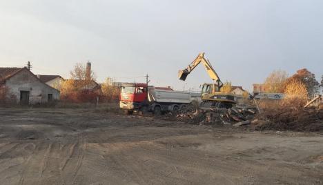 Constructorii au început amenajarea terenului pentru viitoarea bază sportivă din Calea Clujului