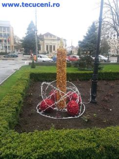 Cum au decorat primarii oraşele de Paşti: În centrul Tecuciului a răsărit o lumânare uriaşă cu patru ouă (FOTO)