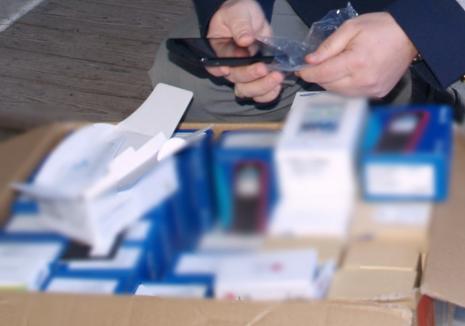 Atenţie la escroci: Un bărbat din Oradea vindea replici de iPhone şi Samsung drept originale