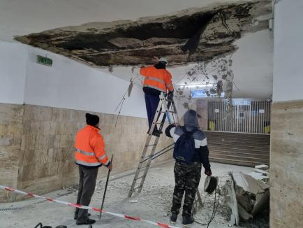 Tencuială din tavan, prăbușită în pasajul de lângă Gara Oradea! (FOTO / VIDEO)