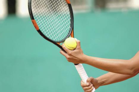 Bihorenii au dominat întrecerile Cupei Vulturul Negru la tenis