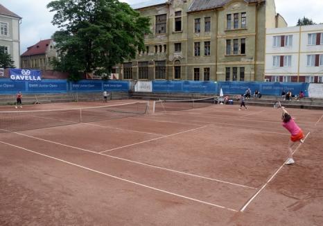 Clubul Voinţa facilitează accesul gratuit pentru elevi şi studenţi pe terenurile de tenis