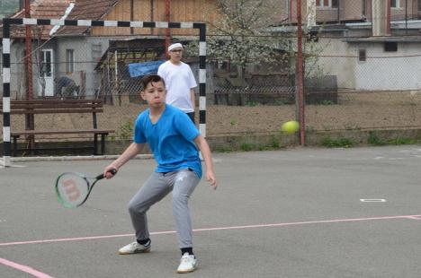 Trofeul 'Micii tenismeni', ediţia a IV-a, a inaugurat noua bază de tenis din Şuncuiuş