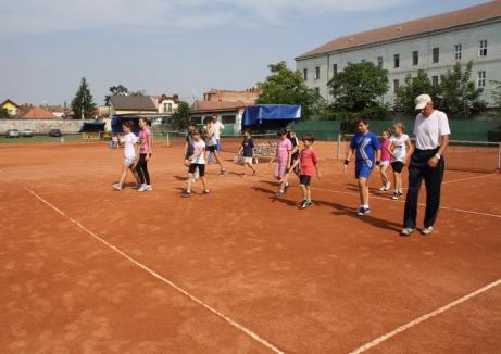 Un nou curs de tenis gratuit pentru copii la Clubul Sportiv Voinţa