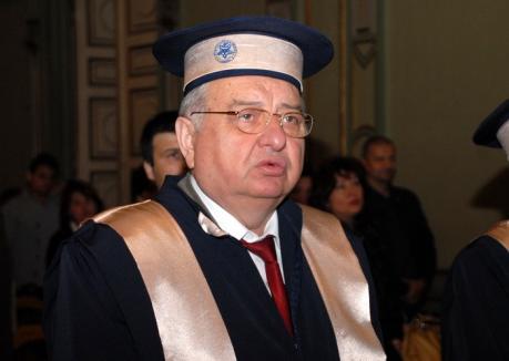 Deşi pensionar, Teodor Leuca rămâne titular la Universitatea din Oradea