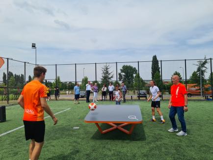 Teqball în Oradea: Două mese de joc au fost donate orașului. Vezi unde și cum se poate practica noul sport! (FOTO)