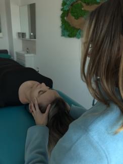 Terapia craniosacrală la KineticReform în Oradea: o abordare blândă pentru sănătatea ta (FOTO)