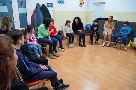 Terapie cu muzică, dans și povești, pentru copiii cu cerințe speciale din Oradea (FOTO)
