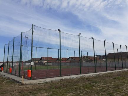 Un nou teren de sport în Sântandrei. Poate fi folosit gratuit, vezi în ce condiții! (FOTO)