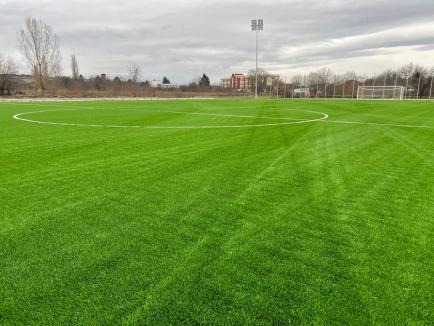 Terenul sintetic al Stadionului Francisc Matei din Beiuş a fost finalizat