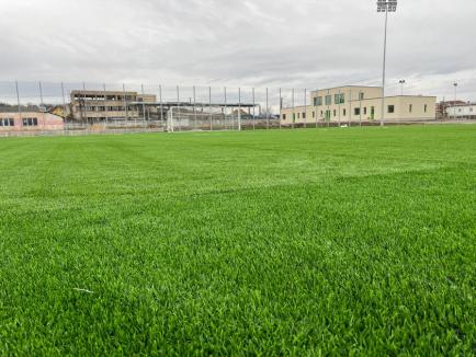 Terenul sintetic al Stadionului Francisc Matei din Beiuş a fost finalizat