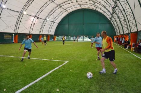 Baza Sportivă Tineretului are o nouă suprafaţă de joc, de ultimă generaţie şi omologată FIFA (FOTO)