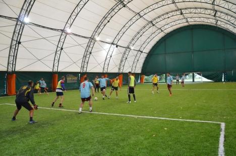 Baza Sportivă Tineretului are o nouă suprafaţă de joc, de ultimă generaţie şi omologată FIFA (FOTO)