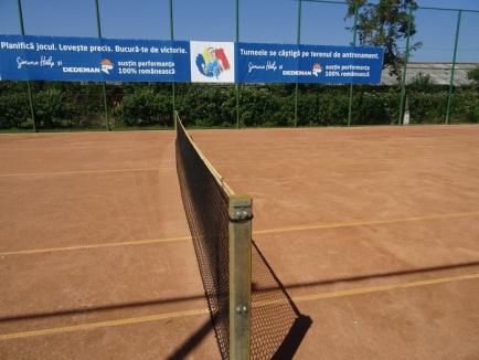 Dedeman şi Simona Halep au făcut un teren de tenis în ştrandul Ioşia