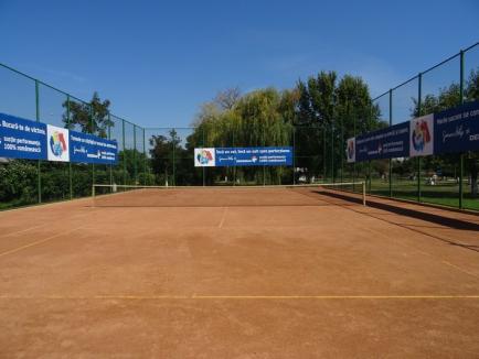 Dedeman şi Simona Halep au făcut un teren de tenis în ştrandul Ioşia