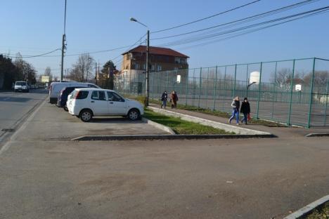 Gratuit! Primăria pune la dispoziţia orădenilor patru terenuri de sport în strada Ion Bogdan (FOTO)