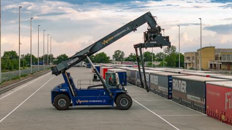 Terminalul intermodal din Oradea a devenit funcțional mai repede. Primul tren cu mărfuri a sosit din Olanda (FOTO/VIDEO)