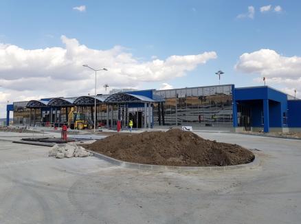 Reacţie după acuzele fostului director al Aeroportului Oradea: UTI, constructorul noului terminal, dă vina pentru întârzieri pe propriul asociat şi pe beneficiar