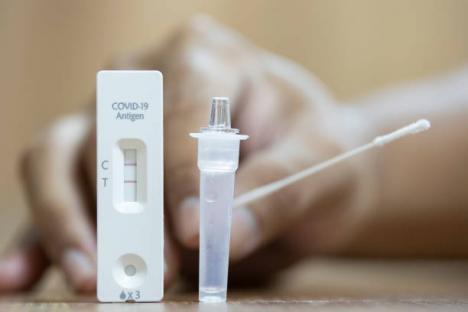 Record de îmbolnăviri cu Covid-19 pentru anul 2021 în Bihor şi şapte pacienţi decedaţi, între care şi un bărbat vaccinat