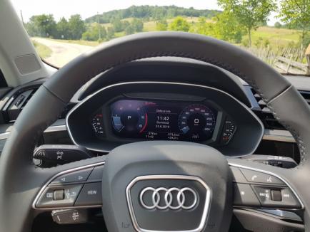 Noul Audi Q3, maşina care nu te lasă să ieşi în decor, frânează pentru tine şi îţi reaminteşte cât de plăcut este să conduci (FOTO)