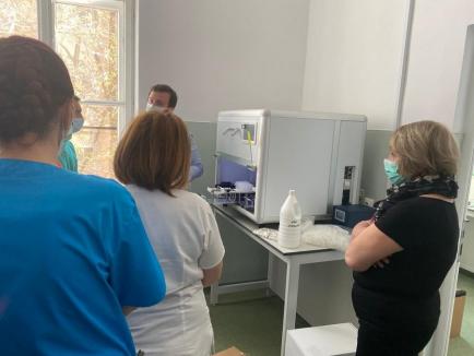 Capacitatea de testare Covid din Oradea se dublează: al doilea analizor PCR a fost instalat într-un laborator al Spitalului Judeţean (FOTO)