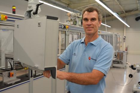 Fabrica de bine: Jaco du Plessis, sud-africanul devenit român, a pornit la Oradea o fabrică de dispozitive medicale (FOTO)