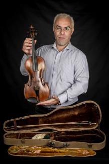 O violă de secol 18, care a răsunat în Oradea sub bagheta lui Michael Haydn, va fi restaurată, pentru a putea fi iar folosită (FOTO)