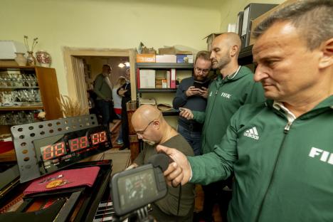 Un artist din Oradea a doborât al patrulea record mondial! Thurzó a devenit cel mai rapid pianist din lume (FOTO/VIDEO)