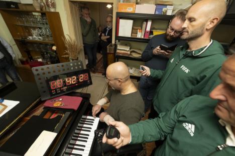 Un artist din Oradea a doborât al patrulea record mondial! Thurzó a devenit cel mai rapid pianist din lume (FOTO/VIDEO)