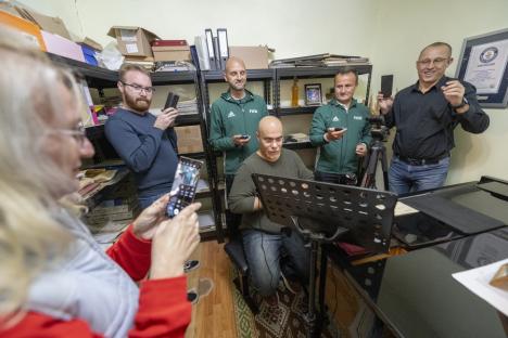 Un artist din Oradea a doborât al patrulea record mondial! Thurzó a devenit cel mai rapid pianist din lume (FOTO/VIDEO)