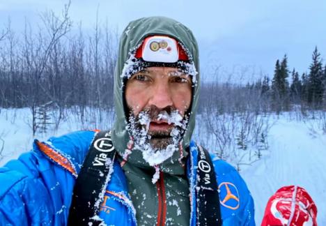 Performanţă! Tibi Ușeriu a terminat ultramaratonul arctic din Canada