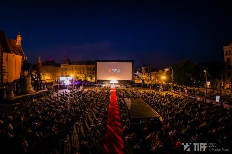 'Dineu cu vecinii de sus' la Oradea şi Salonta: Filmul din deschiderea TIFF, proiectat în 19 oraşe din ţară (FOTO)