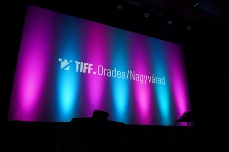 Cinefilii s-au adunat la gala de deschidere a TIFF Oradea: covor roșu, prosecco și un concert cu muzică de film (FOTO)