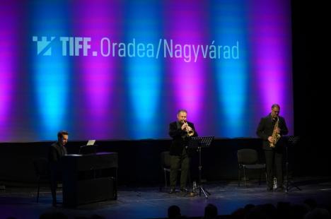 Cinefilii s-au adunat la gala de deschidere a TIFF Oradea: covor roșu, prosecco și un concert cu muzică de film (FOTO)