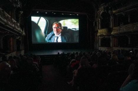 Cinefilii s-au adunat la gala de deschidere a TIFF Oradea: covor roșu, prosecco și un concert cu muzică de film (FOTO)