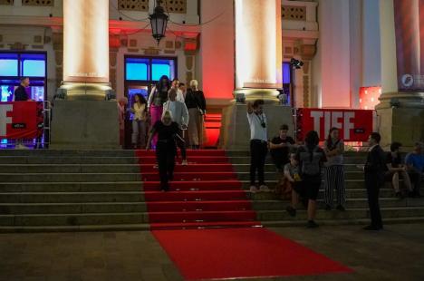 Cinefilii s-au adunat la gala de deschidere a TIFF Oradea: covor roșu, prosecco și un concert cu muzică de film (FOTO)