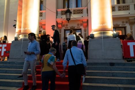Covor roșu, prosecco şi o comedie în avanpremieră națională. TIFF Oradea a început cu proiecția filmului 'Crima este a mea' (FOTO/VIDEO)
