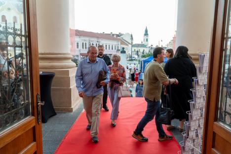 Covor roșu, prosecco şi o comedie în avanpremieră națională. TIFF Oradea a început cu proiecția filmului 'Crima este a mea' (FOTO/VIDEO)