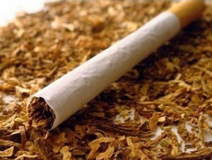 Ţigări „handmade" în Roşiori: Doi bihoreni s-au ales cu dosare penale fiindcă produceau şi vindeau ţigarete