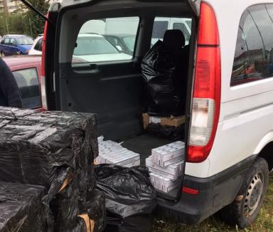 Poliţiştii de frontieră au găsit o maşină abandonată cu ţigări de contrabandă în valoare de 100.000 lei